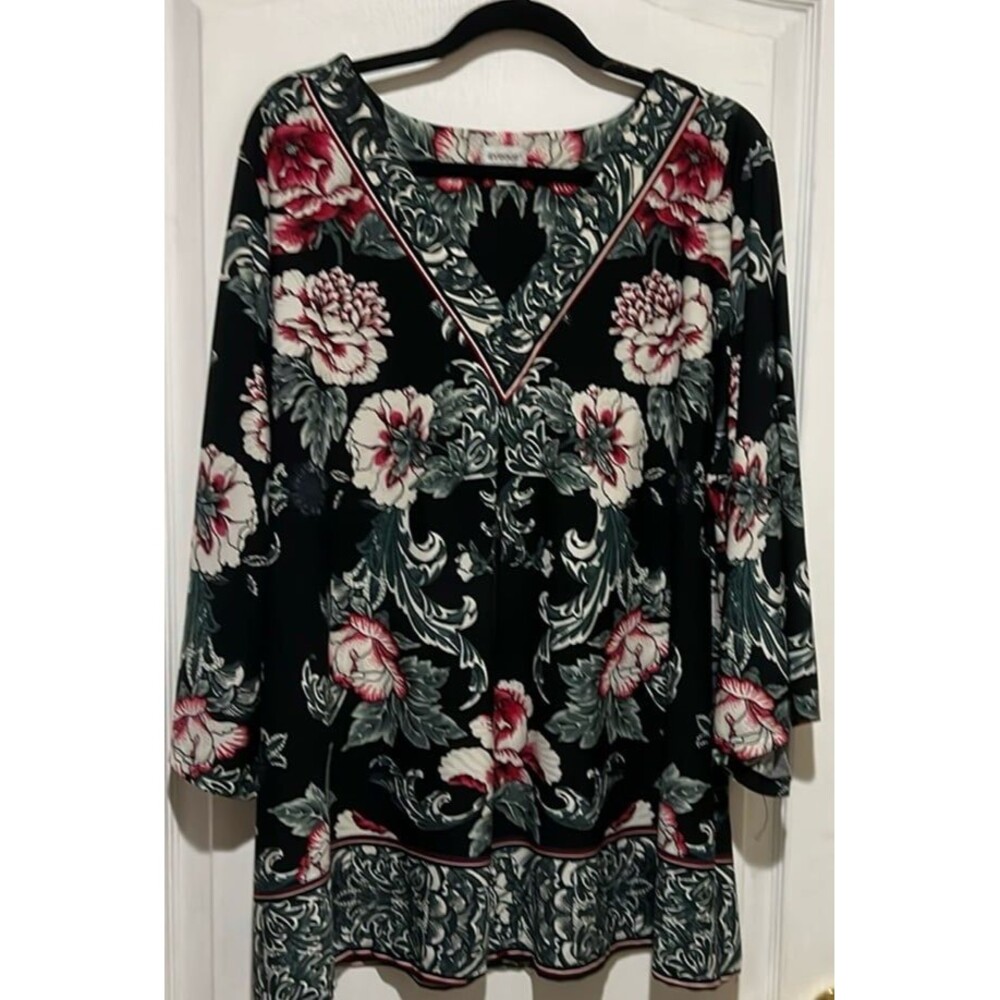 Avenue V-neck floral tunic